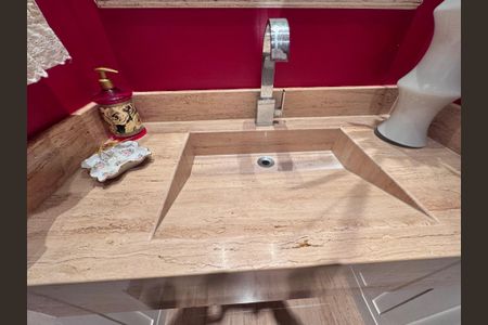 Casa à venda com 612m², 5 quartos e 4 vagasLavabo