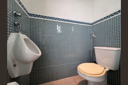 Casa à venda com 612m², 5 quartos e 4 vagasÁrea externa - Banheiro