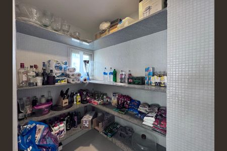 Casa à venda com 612m², 5 quartos e 4 vagasDespensa