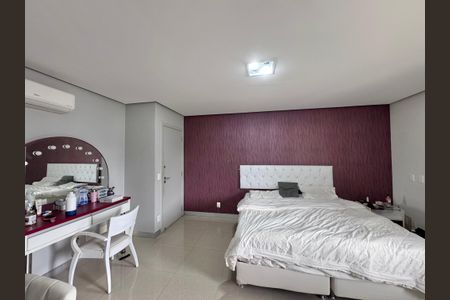 Casa à venda com 612m², 5 quartos e 4 vagasSuíte 2