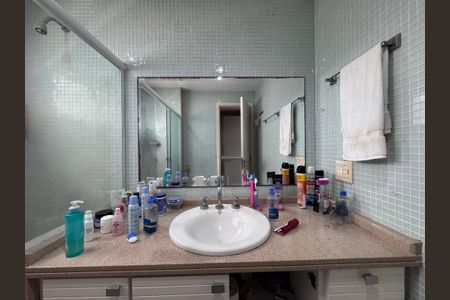 Casa à venda com 612m², 5 quartos e 4 vagasSuíte 2 - Banheiro