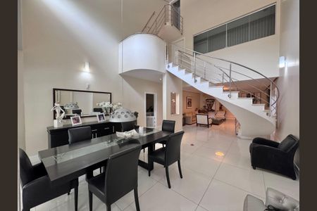 Casa à venda com 612m², 5 quartos e 4 vagasSala