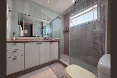 Casa à venda com 612m², 5 quartos e 4 vagasSuíte 4 - Banheiro