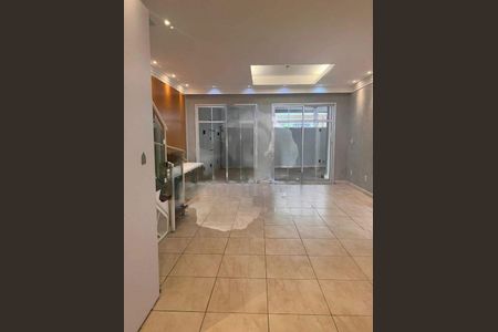 Casa à venda com 158m², 4 quartos e 2 vagas