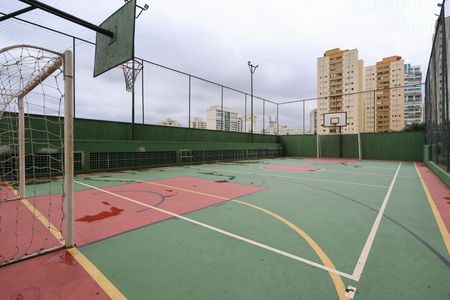Apartamento à venda com 77m², 3 quartos e 2 vagas Apartamento à venda com 77m², 3 quartos e 2 vagasÁrea comum - Quadra esportiva