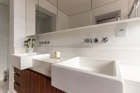 Apartamento à venda com 220m², 3 quartos e 3 vagas Apartamento à venda com 220m², 3 quartos e 3 vagasBanheiro da Suíte