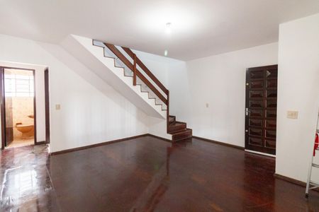 Casa à venda com 120m², 2 quartos e 2 vagasSala