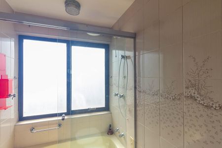 Apartamento para alugar com 215m², 3 quartos e 4 vagas Apartamento para alugar com 215m², 3 quartos e 4 vagasBanheiro/ Suíte 3