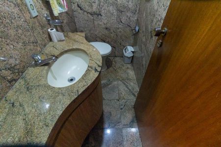 Apartamento para alugar com 215m², 3 quartos e 4 vagas Apartamento para alugar com 215m², 3 quartos e 4 vagasLavabo