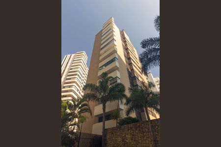 Apartamento para alugar com 215m², 3 quartos e 4 vagas Apartamento para alugar com 215m², 3 quartos e 4 vagasFachada