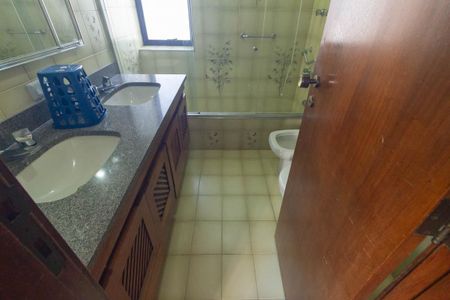 Apartamento para alugar com 215m², 3 quartos e 4 vagas Apartamento para alugar com 215m², 3 quartos e 4 vagasBanheiro / Suíte 2