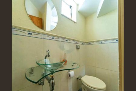 Casa à venda com 220m², 3 quartos e 3 vagas