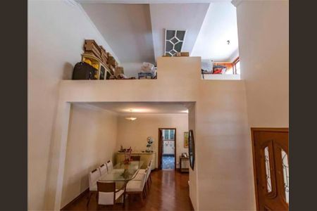 Casa à venda com 220m², 3 quartos e 3 vagas