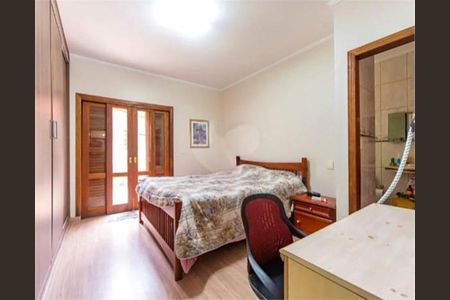 Casa à venda com 220m², 3 quartos e 3 vagas