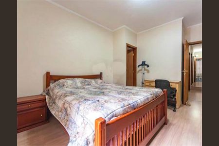 Casa à venda com 220m², 3 quartos e 3 vagas