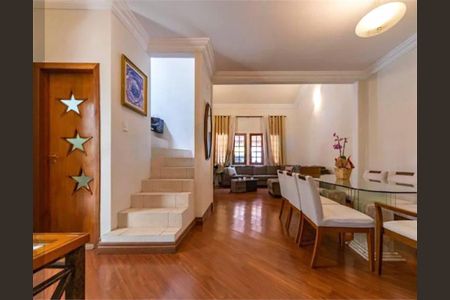 Casa à venda com 220m², 3 quartos e 3 vagas