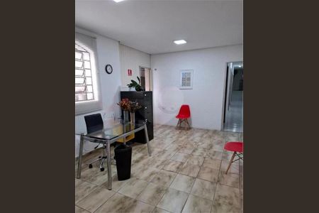 Casa à venda com 240m², 4 quartos e 2 vagas