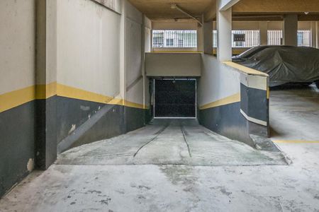 Apartamento à venda com 130m², 3 quartos e 3 vagas Apartamento à venda com 130m², 3 quartos e 3 vagasÁrea comum - Portão da garagem