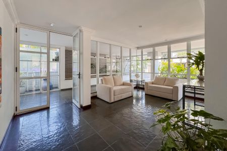 Apartamento à venda com 155m², 2 quartos e 2 vagasHall social