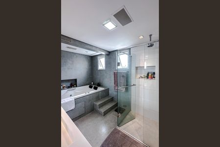 Apartamento à venda com 204m², 3 quartos e 4 vagasBanheiro da Suíte 2