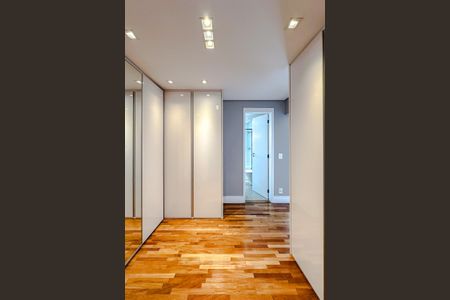 Apartamento à venda com 204m², 3 quartos e 4 vagasSuíte 2