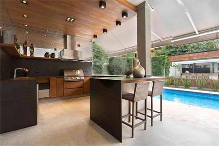 Casa à venda com 550m², 4 quartos e 6 vagas