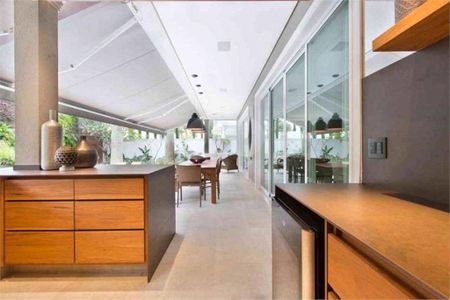 Casa à venda com 550m², 4 quartos e 6 vagas
