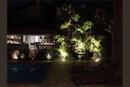 Casa à venda com 550m², 4 quartos e 6 vagas
