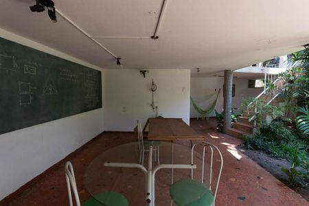 Casa à venda com 350m², 3 quartos e 3 vagas Casa à venda com 350m², 3 quartos e 3 vagasQuintal