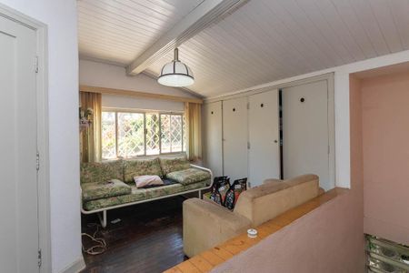 Casa à venda com 350m², 3 quartos e 3 vagas Casa à venda com 350m², 3 quartos e 3 vagasHall da Escada