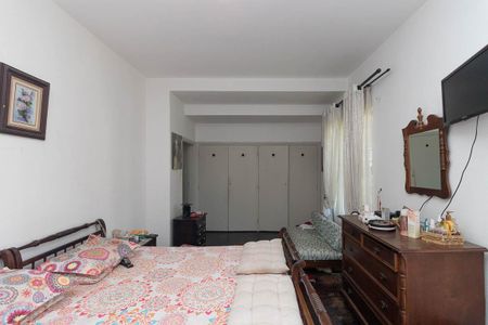 Casa à venda com 350m², 3 quartos e 3 vagas Casa à venda com 350m², 3 quartos e 3 vagasQuarto 2