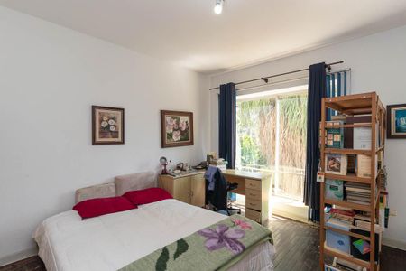 Casa à venda com 350m², 3 quartos e 3 vagas Casa à venda com 350m², 3 quartos e 3 vagasQuarto 1