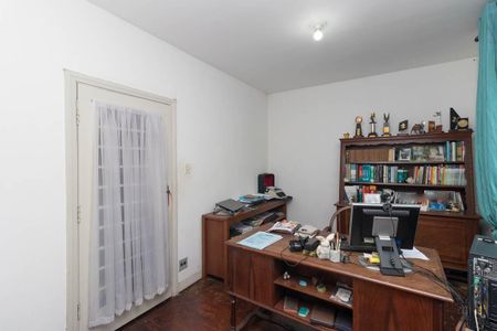 Casa à venda com 350m², 3 quartos e 3 vagas Casa à venda com 350m², 3 quartos e 3 vagasEscritório