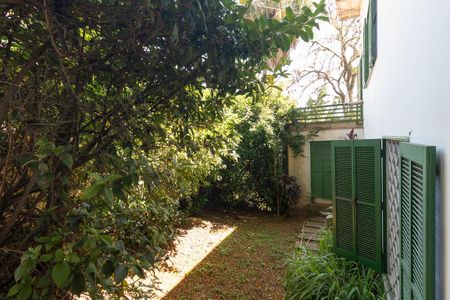 Casa à venda com 350m², 3 quartos e 3 vagas Casa à venda com 350m², 3 quartos e 3 vagasQuintal