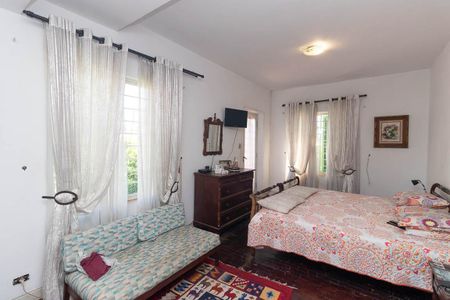 Casa à venda com 350m², 3 quartos e 3 vagas Casa à venda com 350m², 3 quartos e 3 vagasQuarto 2