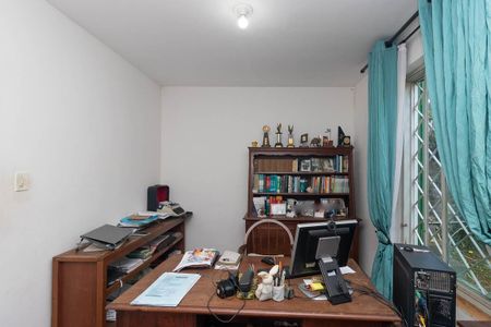 Casa à venda com 350m², 3 quartos e 3 vagas Casa à venda com 350m², 3 quartos e 3 vagasEscritório