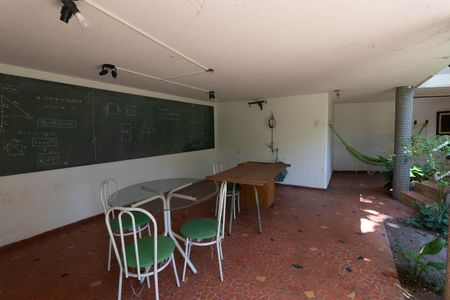 Casa à venda com 350m², 3 quartos e 3 vagas Casa à venda com 350m², 3 quartos e 3 vagasQuintal