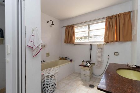 Casa à venda com 350m², 3 quartos e 3 vagas Casa à venda com 350m², 3 quartos e 3 vagasBanheiro Social