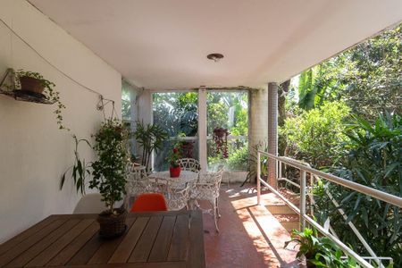 Casa à venda com 350m², 3 quartos e 3 vagas Casa à venda com 350m², 3 quartos e 3 vagasVaranda  da Sala