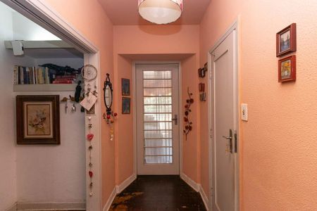 Casa à venda com 350m², 3 quartos e 3 vagas Casa à venda com 350m², 3 quartos e 3 vagasHall de entrada