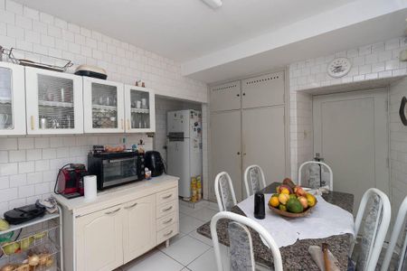 Casa à venda com 350m², 3 quartos e 3 vagas Casa à venda com 350m², 3 quartos e 3 vagasCozinha