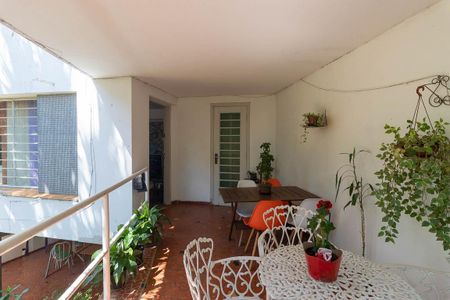 Casa à venda com 350m², 3 quartos e 3 vagas Casa à venda com 350m², 3 quartos e 3 vagasVaranda  da Sala