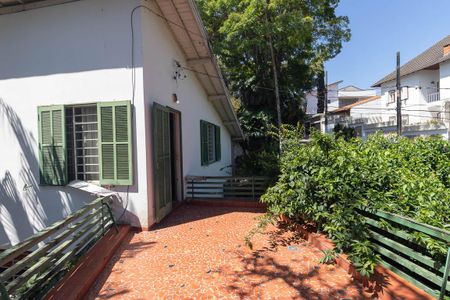 Casa à venda com 350m², 3 quartos e 3 vagas Casa à venda com 350m², 3 quartos e 3 vagasTerraço