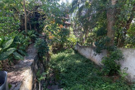 Casa à venda com 350m², 3 quartos e 3 vagas Casa à venda com 350m², 3 quartos e 3 vagasQuintal