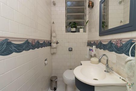 Casa à venda com 350m², 3 quartos e 3 vagas Casa à venda com 350m², 3 quartos e 3 vagasLavabo