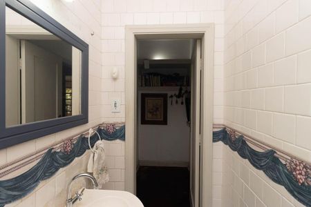 Casa à venda com 350m², 3 quartos e 3 vagas Casa à venda com 350m², 3 quartos e 3 vagasLavabo