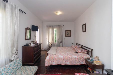 Casa à venda com 350m², 3 quartos e 3 vagas Casa à venda com 350m², 3 quartos e 3 vagasQuarto 2