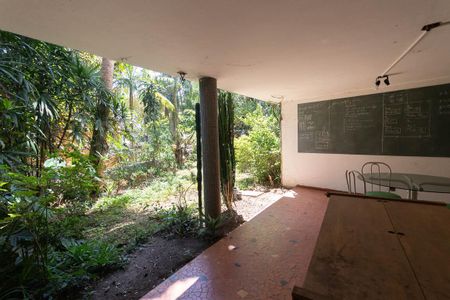 Casa à venda com 350m², 3 quartos e 3 vagas Casa à venda com 350m², 3 quartos e 3 vagasQuintal