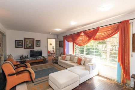 Casa à venda com 350m², 3 quartos e 3 vagas Casa à venda com 350m², 3 quartos e 3 vagasSala