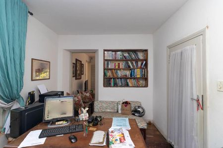 Casa à venda com 350m², 3 quartos e 3 vagas Casa à venda com 350m², 3 quartos e 3 vagasEscritório